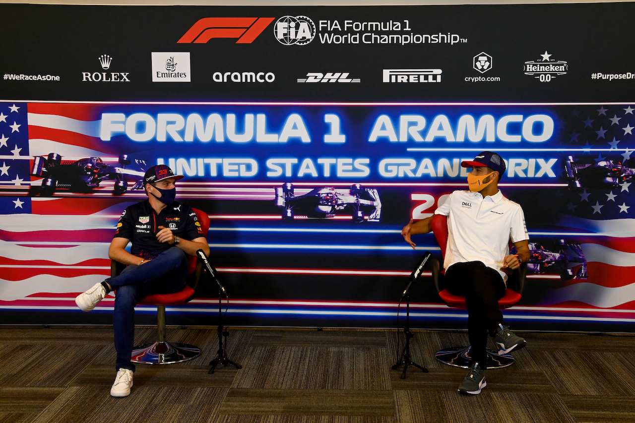 GP STATI UNITI, (L to R): Max Verstappen (NLD) Red Bull Racing e Daniel Ricciardo (AUS) McLaren in the FIA Press Conference.
21.10.2021. Formula 1 World Championship, Rd 17, United States Grand Prix, Austin, Texas, USA, Preparation Day.
- www.xpbimages.com, EMail: requests@xpbimages.com © Copyright: FIA Pool Image for Editorial Use Only