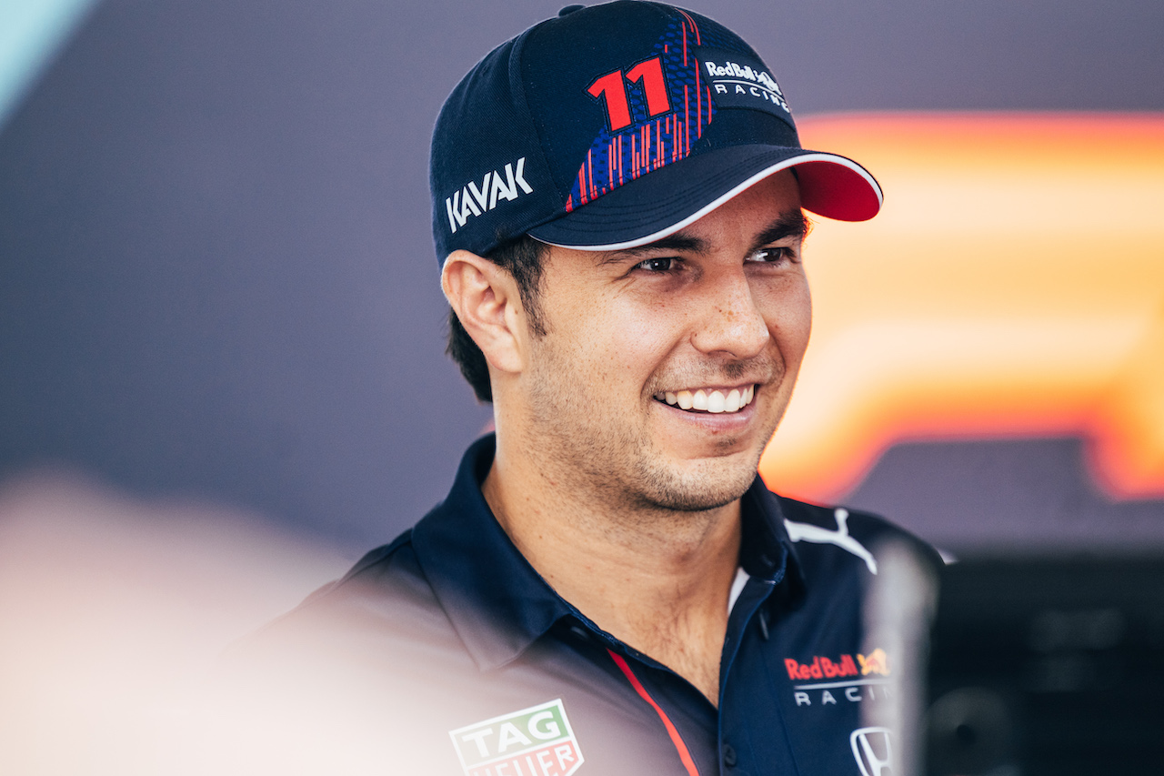 GP STATI UNITI, Sergio Perez (MEX) Red Bull Racing.
21.10.2021. Formula 1 World Championship, Rd 17, United States Grand Prix, Austin, Texas, USA, Preparation Day.
- www.xpbimages.com, EMail: requests@xpbimages.com © Copyright: Bearne / XPB Images