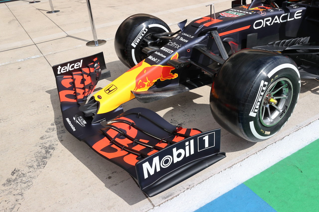 GP STATI UNITI, Red Bull Racing RB16B front wing.
21.10.2021. Formula 1 World Championship, Rd 17, United States Grand Prix, Austin, Texas, USA, Preparation Day.
- www.xpbimages.com, EMail: requests@xpbimages.com ¬© Copyright: Batchelor / XPB Images