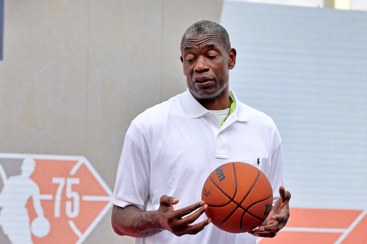 GP STATI UNITI, Dikembe Mutombo, Former Basketball Player.
21.10.2021. Formula 1 World Championship, Rd 17, United States Grand Prix, Austin, Texas, USA, Preparation Day.
- www.xpbimages.com, EMail: requests@xpbimages.com © Copyright: Moy / XPB Images