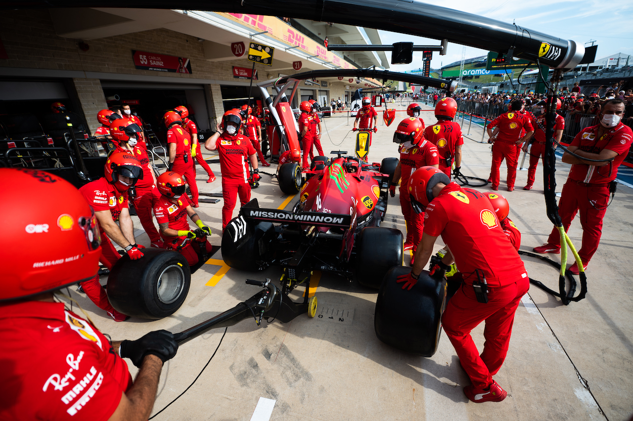 GP STATI UNITI, Ferrari practices a pit stop.
21.10.2021. Formula 1 World Championship, Rd 17, United States Grand Prix, Austin, Texas, USA, Preparation Day.
- www.xpbimages.com, EMail: requests@xpbimages.com © Copyright: Price / XPB Images
