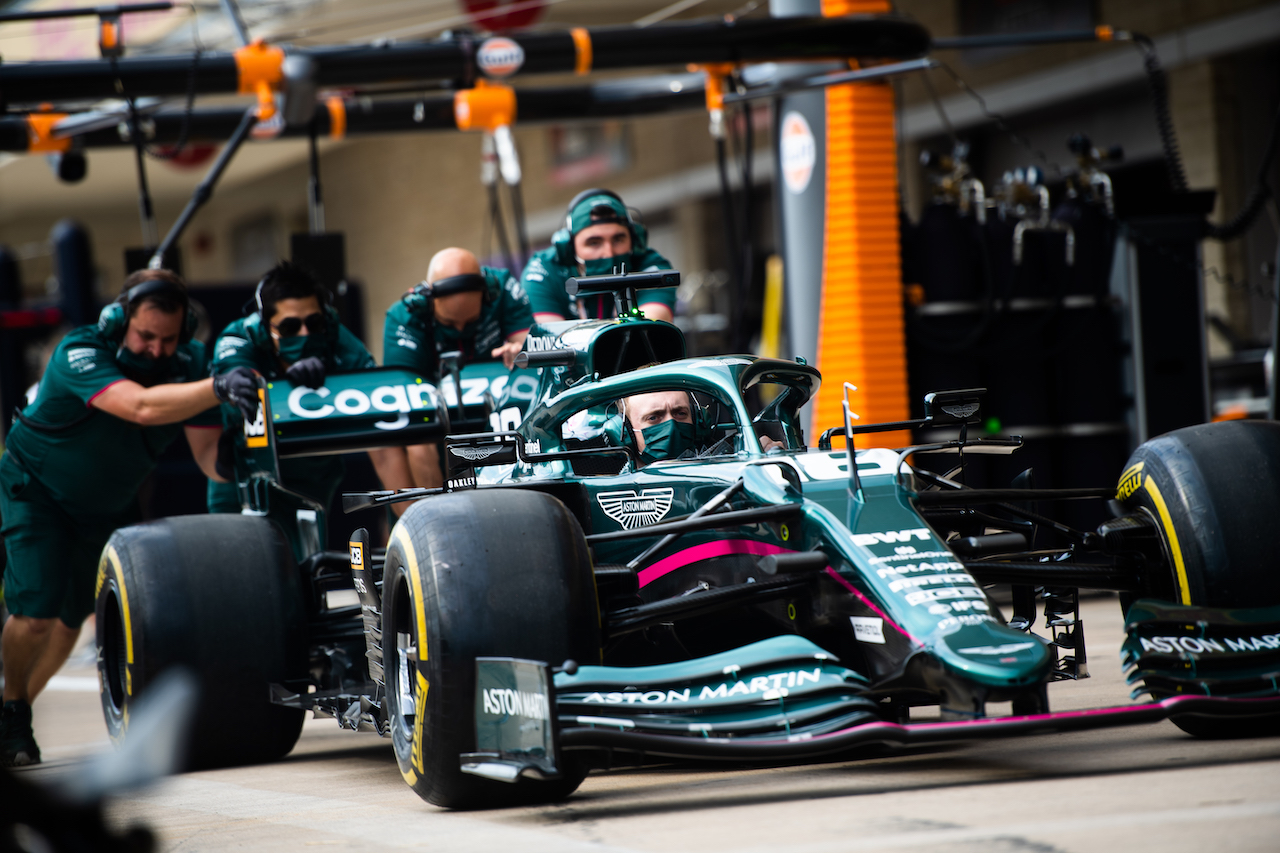 GP STATI UNITI, Aston Martin F1 Team practices a pit stop.
21.10.2021. Formula 1 World Championship, Rd 17, United States Grand Prix, Austin, Texas, USA, Preparation Day.
- www.xpbimages.com, EMail: requests@xpbimages.com © Copyright: Price / XPB Images