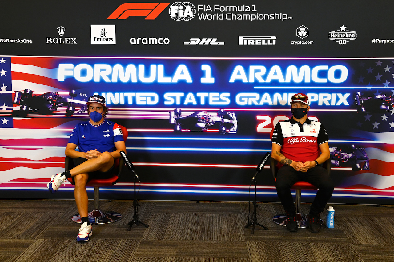 GP STATI UNITI, (L to R): Fernando Alonso (ESP) Alpine F1 Team e Kimi Raikkonen (FIN) Alfa Romeo Racing in the FIA Press Conference.
21.10.2021. Formula 1 World Championship, Rd 17, United States Grand Prix, Austin, Texas, USA, Preparation Day.
- www.xpbimages.com, EMail: requests@xpbimages.com © Copyright: FIA Pool Image for Editorial Use Only