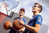 GP STATI UNITI, Nicholas Latifi (CDN) Williams Racing e George Russell (GBR) Williams Racing FW43B play basketball in the paddock.
21.10.2021. Formula 1 World Championship, Rd 17, United States Grand Prix, Austin, Texas, USA, Preparation Day.
- www.xpbimages.com, EMail: requests@xpbimages.com © Copyright: Bearne / XPB Images