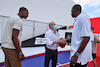 GP STATI UNITI, (L to R): Chris Bosh (USA) Former Basketball Player with Stefano Domenicali (ITA) Formula One President e CEO e Dikembe Mutombo, Former Basketball Player.
21.10.2021. Formula 1 World Championship, Rd 17, United States Grand Prix, Austin, Texas, USA, Preparation Day.
- www.xpbimages.com, EMail: requests@xpbimages.com © Copyright: Moy / XPB Images
