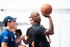 GP STATI UNITI, (L to R): Nicholas Latifi (CDN) Williams Racing plays basketball in the paddock with Sean Elliott (USA) Former Basketball Player.
21.10.2021. Formula 1 World Championship, Rd 17, United States Grand Prix, Austin, Texas, USA, Preparation Day.
- www.xpbimages.com, EMail: requests@xpbimages.com © Copyright: Price / XPB Images