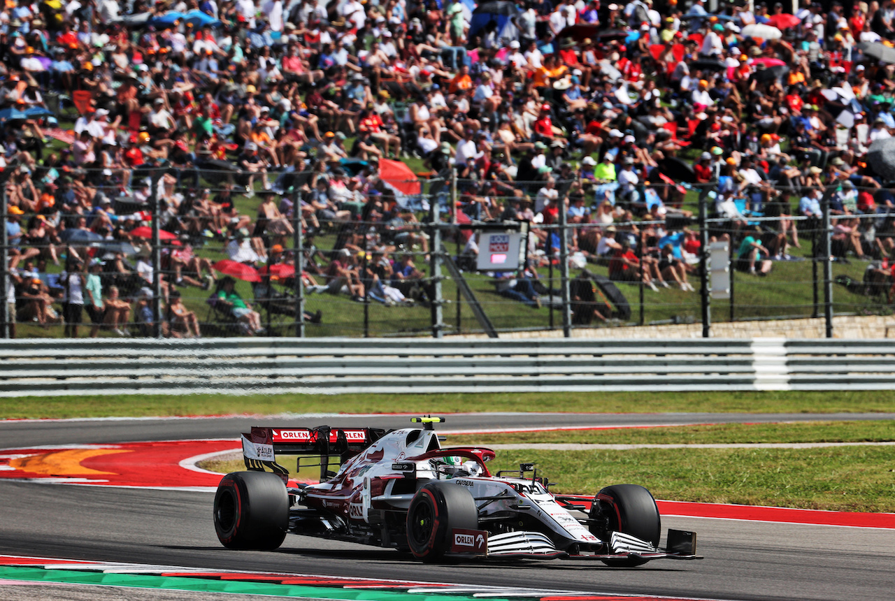 GP STATI UNITI, Antonio Giovinazzi (ITA) Alfa Romeo Racing C41.
23.10.2021. Formula 1 World Championship, Rd 17, United States Grand Prix, Austin, Texas, USA, Qualifiche Day.
- www.xpbimages.com, EMail: requests@xpbimages.com © Copyright: Batchelor / XPB Images