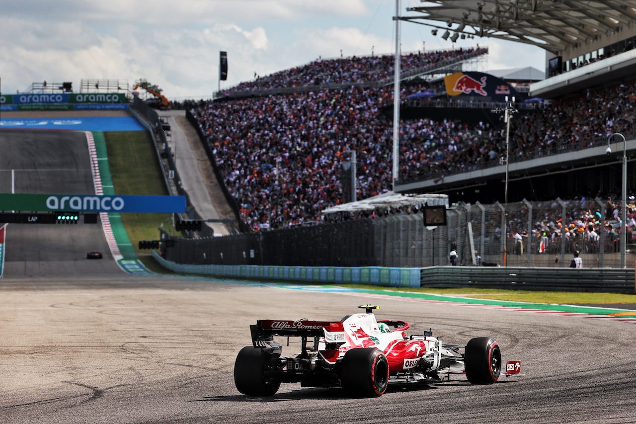 GP STATI UNITI, Antonio Giovinazzi (ITA) Alfa Romeo Racing C41.
23.10.2021. Formula 1 World Championship, Rd 17, United States Grand Prix, Austin, Texas, USA, Qualifiche Day.
- www.xpbimages.com, EMail: requests@xpbimages.com © Copyright: Batchelor / XPB Images