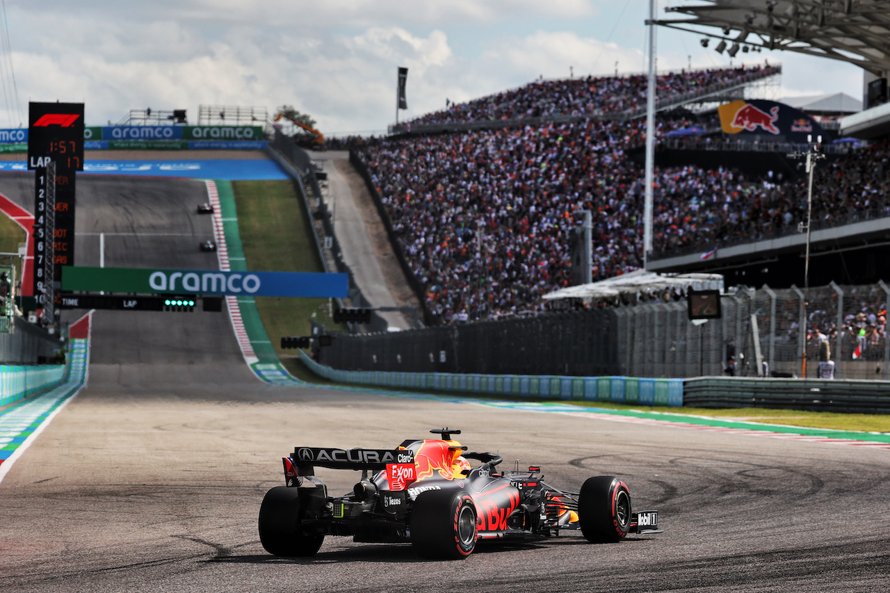 GP STATI UNITI, Max Verstappen (NLD) Red Bull Racing RB16B.
23.10.2021. Formula 1 World Championship, Rd 17, United States Grand Prix, Austin, Texas, USA, Qualifiche Day.
- www.xpbimages.com, EMail: requests@xpbimages.com © Copyright: Batchelor / XPB Images