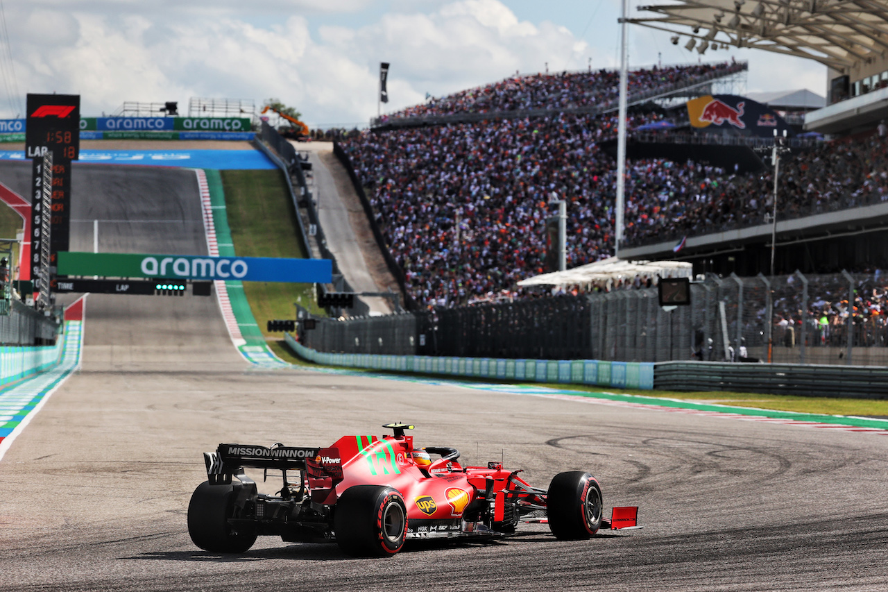 GP STATI UNITI, Carlos Sainz Jr (ESP) Ferrari SF-21.
23.10.2021. Formula 1 World Championship, Rd 17, United States Grand Prix, Austin, Texas, USA, Qualifiche Day.
- www.xpbimages.com, EMail: requests@xpbimages.com © Copyright: Batchelor / XPB Images