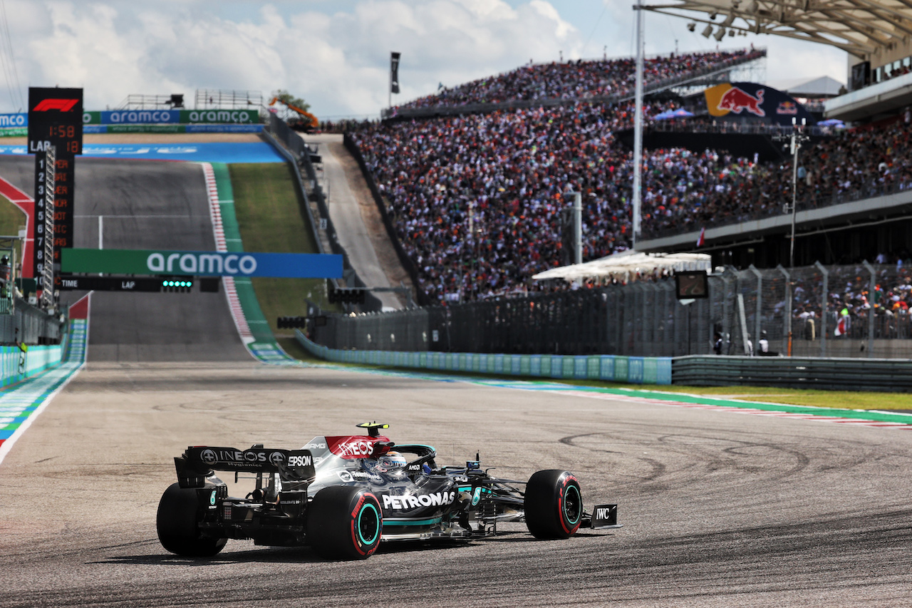 GP STATI UNITI, Valtteri Bottas (FIN) Mercedes AMG F1 W12.
23.10.2021. Formula 1 World Championship, Rd 17, United States Grand Prix, Austin, Texas, USA, Qualifiche Day.
- www.xpbimages.com, EMail: requests@xpbimages.com © Copyright: Batchelor / XPB Images