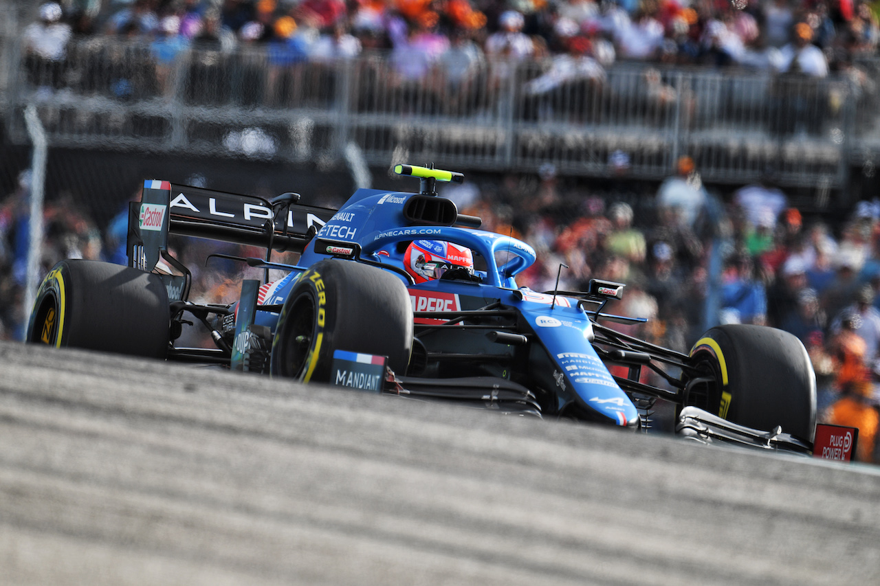 GP STATI UNITI, Esteban Ocon (FRA) Alpine F1 Team A521.
23.10.2021. Formula 1 World Championship, Rd 17, United States Grand Prix, Austin, Texas, USA, Qualifiche Day.
- www.xpbimages.com, EMail: requests@xpbimages.com © Copyright: Price / XPB Images
