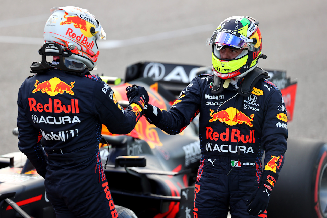 GP STATI UNITI, Pole for Max Verstappen (NLD) Red Bull Racing RB16B e 3rd for Sergio Perez (MEX) Red Bull Racing RB16B.
23.10.2021. Formula 1 World Championship, Rd 17, United States Grand Prix, Austin, Texas, USA, Qualifiche Day.
- www.xpbimages.com, EMail: requests@xpbimages.com ¬© Copyright: Batchelor / XPB Images