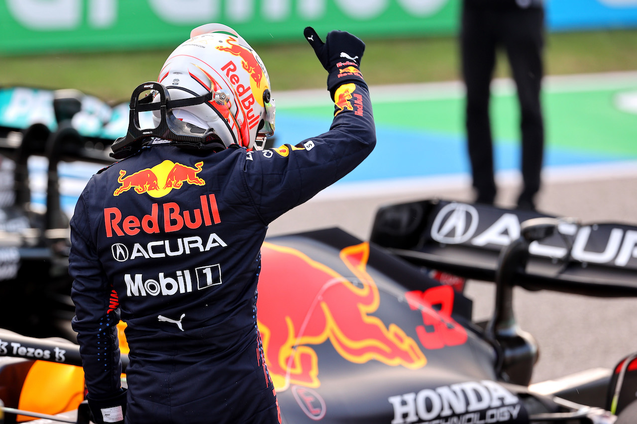 GP STATI UNITI, Pole position for Max Verstappen (NLD) Red Bull Racing RB16B.
23.10.2021. Formula 1 World Championship, Rd 17, United States Grand Prix, Austin, Texas, USA, Qualifiche Day.
- www.xpbimages.com, EMail: requests@xpbimages.com ¬© Copyright: Batchelor / XPB Images