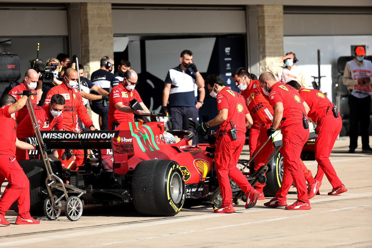 GP STATI UNITI, Charles Leclerc (MON) Ferrari SF-21.
23.10.2021. Formula 1 World Championship, Rd 17, United States Grand Prix, Austin, Texas, USA, Qualifiche Day.
- www.xpbimages.com, EMail: requests@xpbimages.com © Copyright: Batchelor / XPB Images