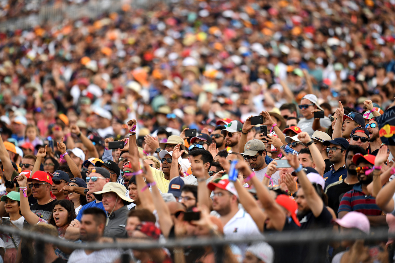 GP STATI UNITI, Circuit Atmosfera - fans in the grandstand.
23.10.2021. Formula 1 World Championship, Rd 17, United States Grand Prix, Austin, Texas, USA, Qualifiche Day.
- www.xpbimages.com, EMail: requests@xpbimages.com © Copyright: Price / XPB Images