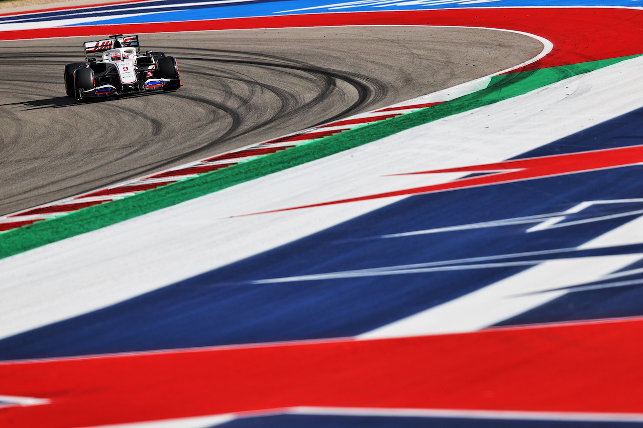 GP STATI UNITI, Nikita Mazepin (RUS) Haas F1 Team VF-21.
23.10.2021. Formula 1 World Championship, Rd 17, United States Grand Prix, Austin, Texas, USA, Qualifiche Day.
- www.xpbimages.com, EMail: requests@xpbimages.com © Copyright: Moy / XPB Images