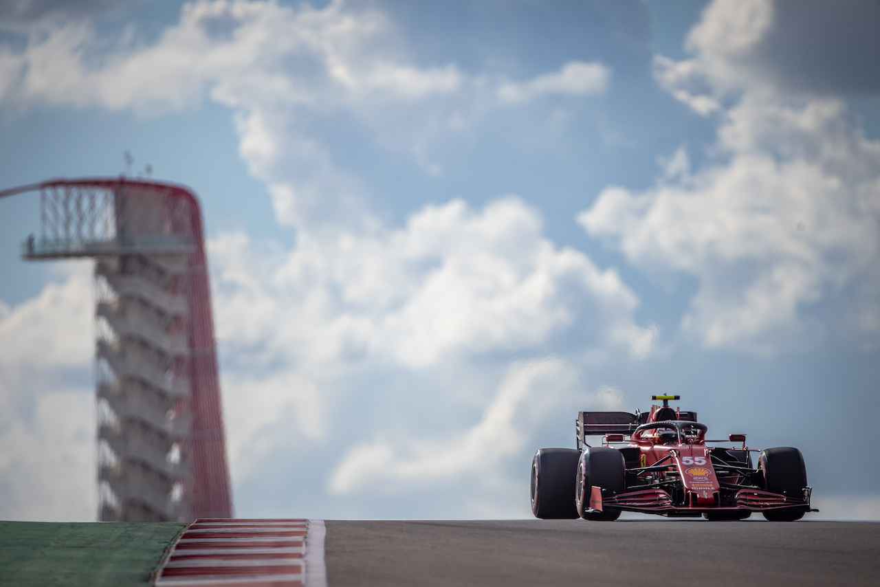 GP STATI UNITI, Carlos Sainz Jr (ESP) Ferrari SF-21.
23.10.2021. Formula 1 World Championship, Rd 17, United States Grand Prix, Austin, Texas, USA, Qualifiche Day.
- www.xpbimages.com, EMail: requests@xpbimages.com © Copyright: Bearne / XPB Images