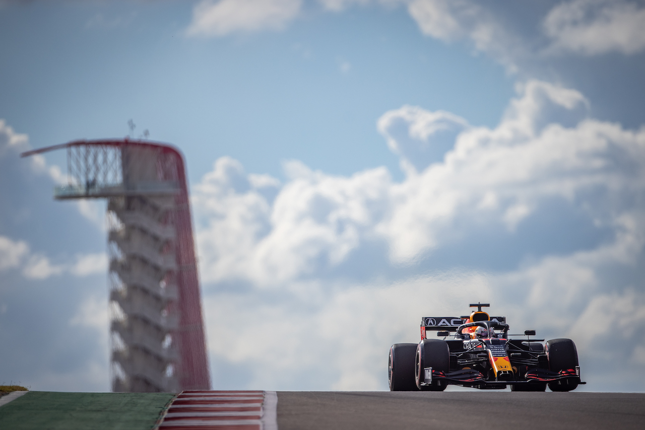 GP STATI UNITI, Max Verstappen (NLD) Red Bull Racing RB16B.
23.10.2021. Formula 1 World Championship, Rd 17, United States Grand Prix, Austin, Texas, USA, Qualifiche Day.
- www.xpbimages.com, EMail: requests@xpbimages.com © Copyright: Bearne / XPB Images