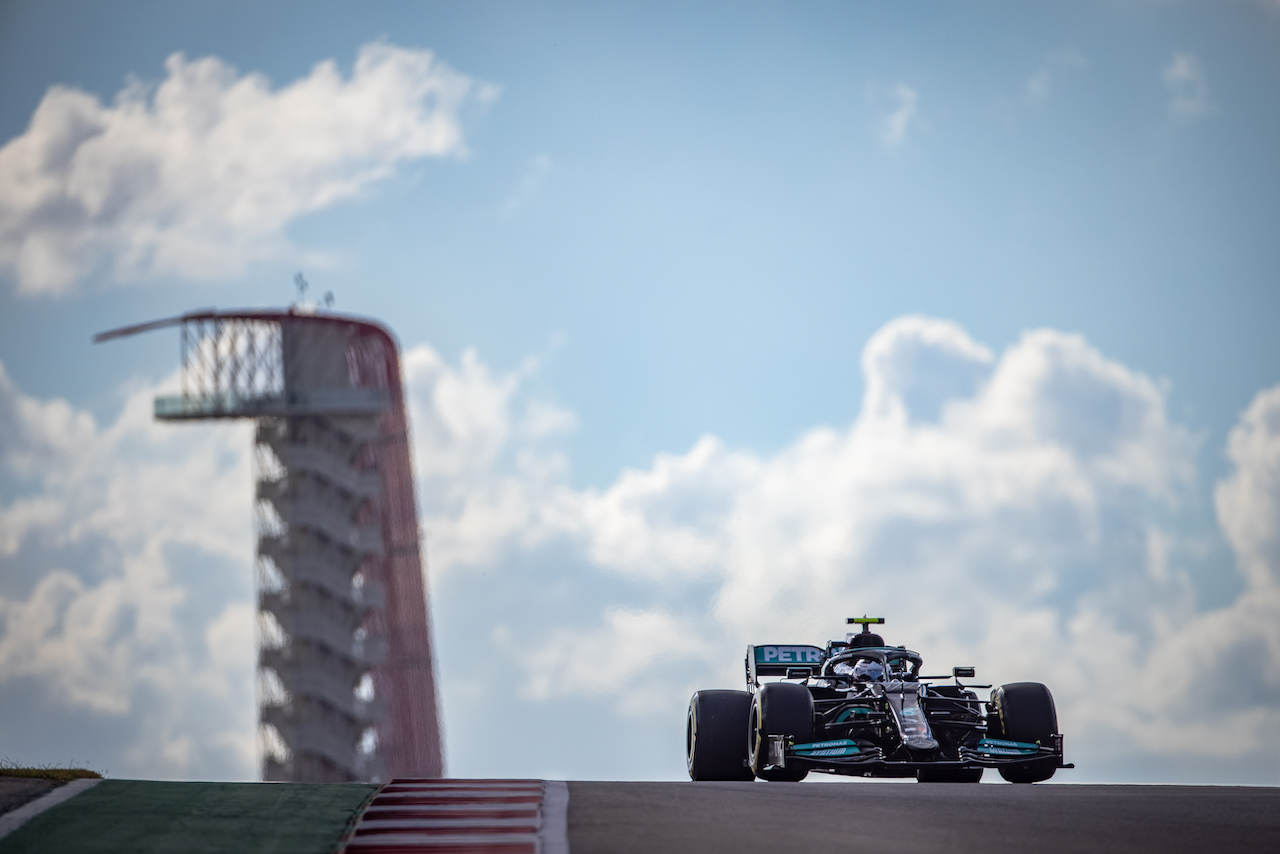 GP STATI UNITI, Valtteri Bottas (FIN) Mercedes AMG F1 W12.
23.10.2021. Formula 1 World Championship, Rd 17, United States Grand Prix, Austin, Texas, USA, Qualifiche Day.
- www.xpbimages.com, EMail: requests@xpbimages.com © Copyright: Bearne / XPB Images