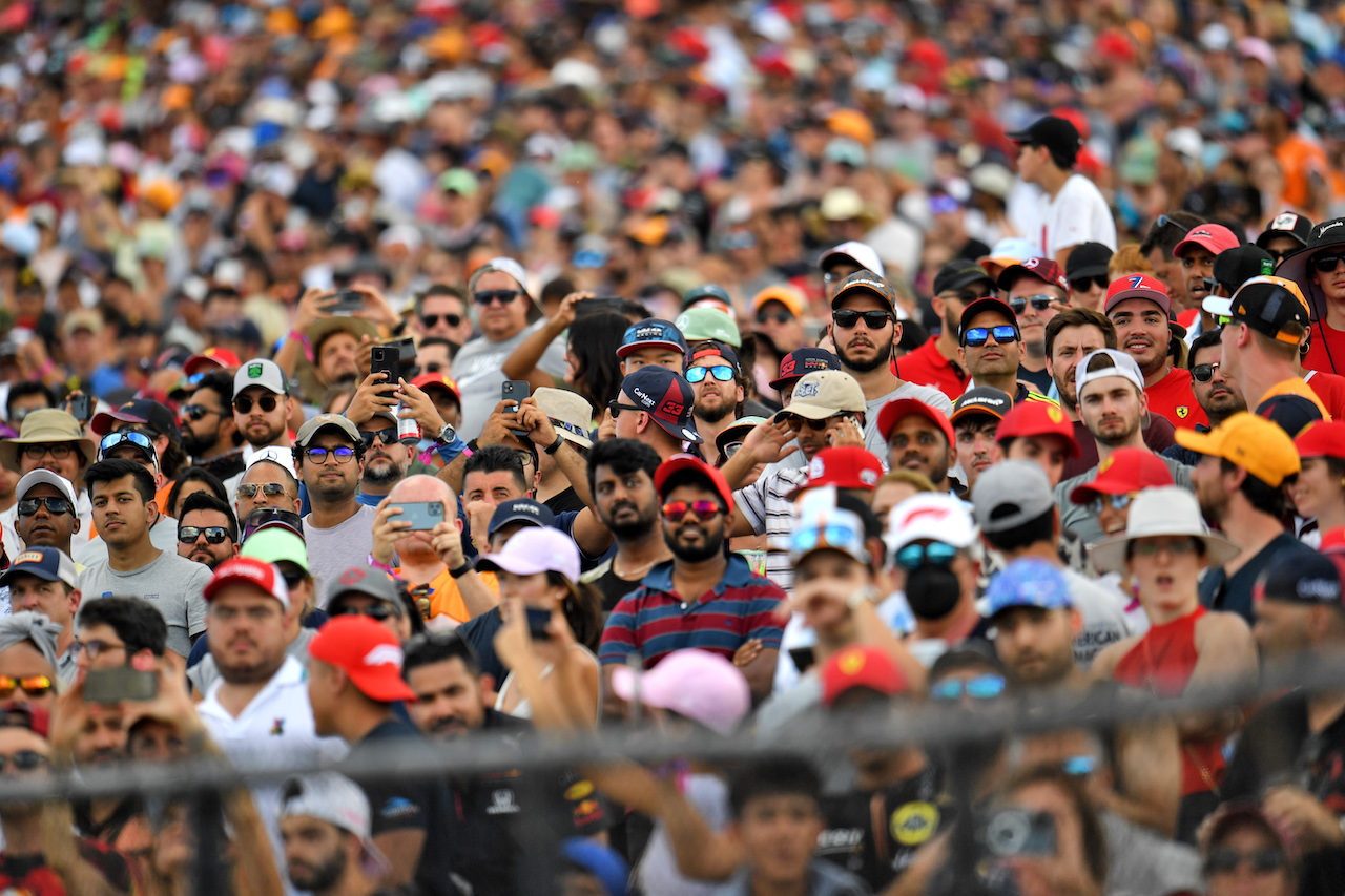 GP STATI UNITI, Circuit Atmosfera - fans in the grandstand.
23.10.2021. Formula 1 World Championship, Rd 17, United States Grand Prix, Austin, Texas, USA, Qualifiche Day.
- www.xpbimages.com, EMail: requests@xpbimages.com © Copyright: Price / XPB Images