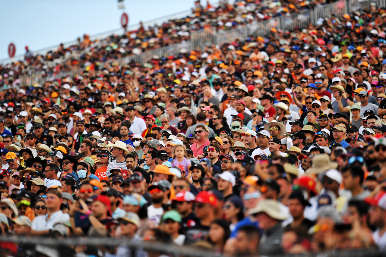 GP STATI UNITI, Circuit Atmosfera - fans in the grandstand.
23.10.2021. Formula 1 World Championship, Rd 17, United States Grand Prix, Austin, Texas, USA, Qualifiche Day.
- www.xpbimages.com, EMail: requests@xpbimages.com © Copyright: Price / XPB Images