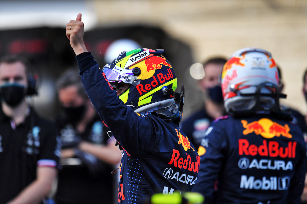 GP STATI UNITI, Sergio Perez (MEX) Red Bull Racing celebrates his third position in qualifying parc ferme.
23.10.2021. Formula 1 World Championship, Rd 17, United States Grand Prix, Austin, Texas, USA, Qualifiche Day.
- www.xpbimages.com, EMail: requests@xpbimages.com © Copyright: Price / XPB Images
