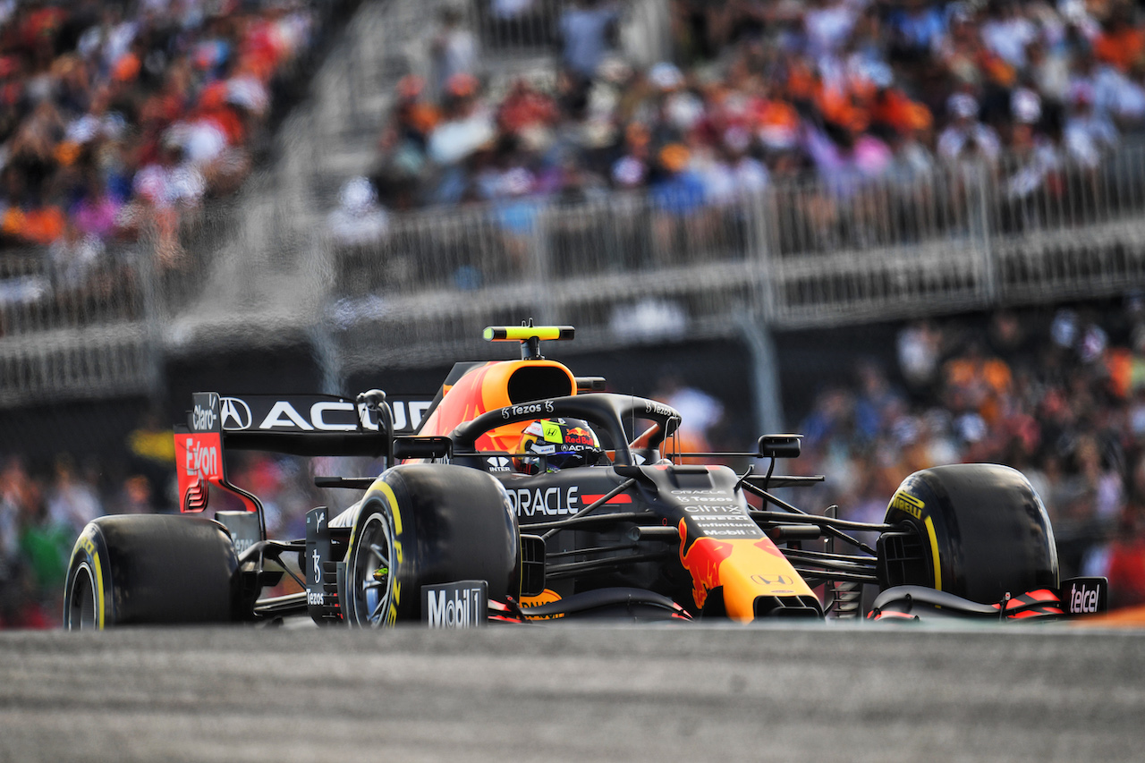 GP STATI UNITI, Sergio Perez (MEX) Red Bull Racing RB16B.
23.10.2021. Formula 1 World Championship, Rd 17, United States Grand Prix, Austin, Texas, USA, Qualifiche Day.
- www.xpbimages.com, EMail: requests@xpbimages.com © Copyright: Price / XPB Images