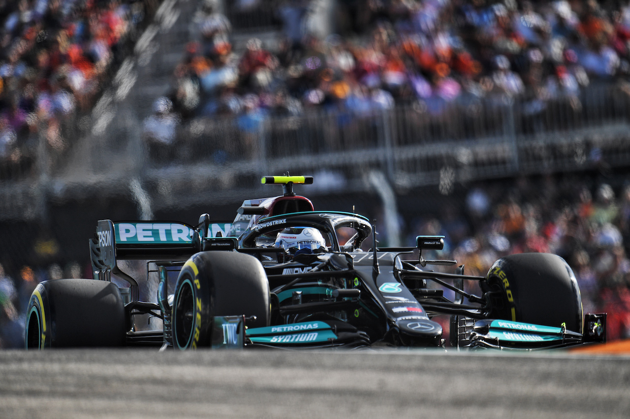 GP STATI UNITI, Valtteri Bottas (FIN) Mercedes AMG F1 W12.
23.10.2021. Formula 1 World Championship, Rd 17, United States Grand Prix, Austin, Texas, USA, Qualifiche Day.
- www.xpbimages.com, EMail: requests@xpbimages.com © Copyright: Price / XPB Images