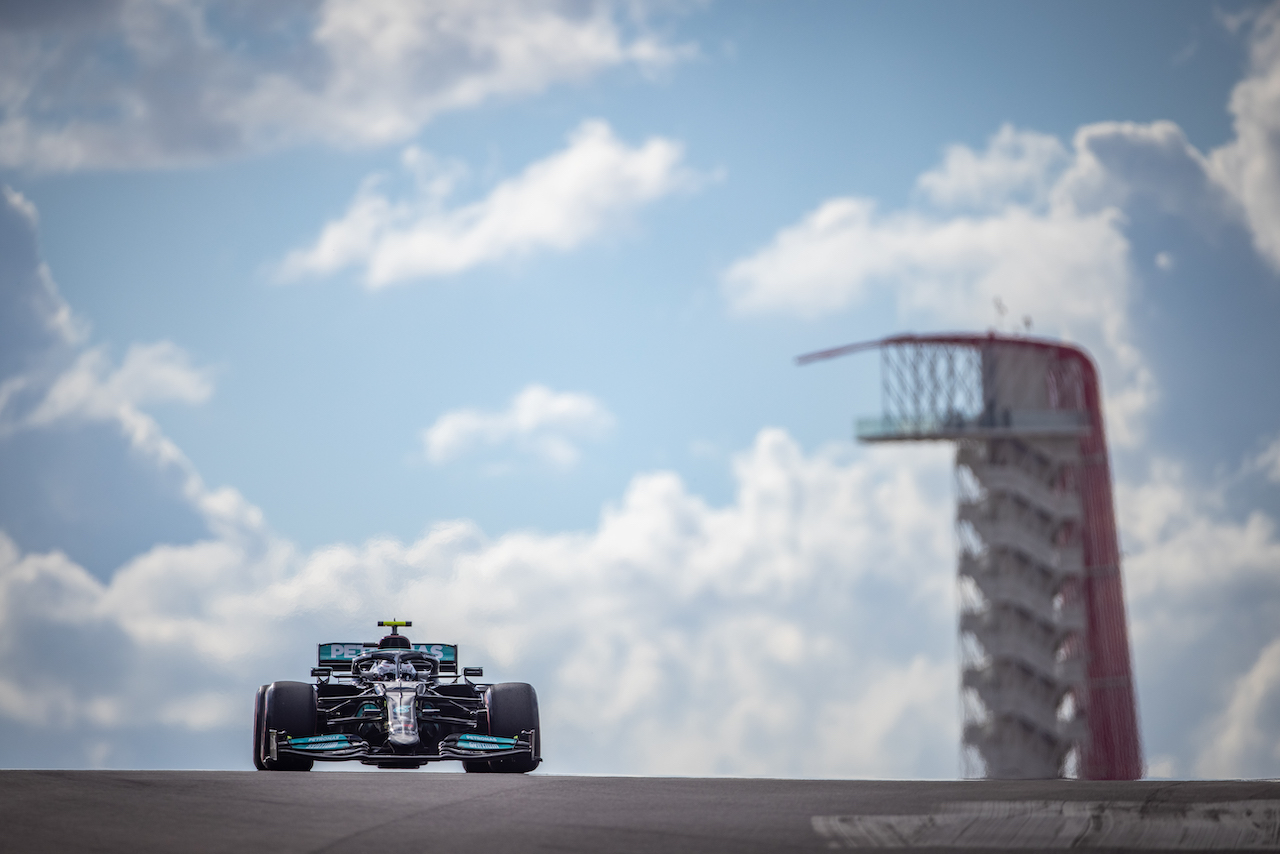 GP STATI UNITI, Valtteri Bottas (FIN) Mercedes AMG F1 W12.
23.10.2021. Formula 1 World Championship, Rd 17, United States Grand Prix, Austin, Texas, USA, Qualifiche Day.
- www.xpbimages.com, EMail: requests@xpbimages.com © Copyright: Bearne / XPB Images
