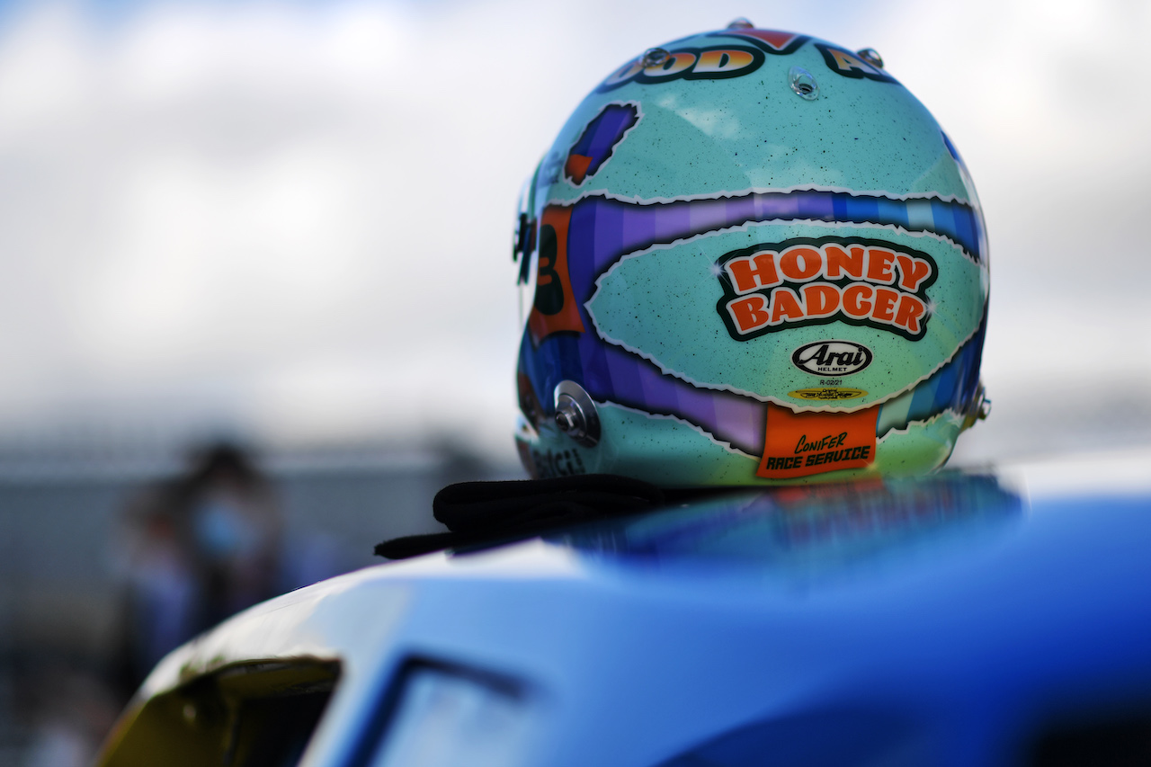 GP STATI UNITI, The NASCAR style helmet of Daniel Ricciardo (AUS) McLaren.
23.10.2021. Formula 1 World Championship, Rd 17, United States Grand Prix, Austin, Texas, USA, Qualifiche Day.
- www.xpbimages.com, EMail: requests@xpbimages.com © Copyright: Price / XPB Images