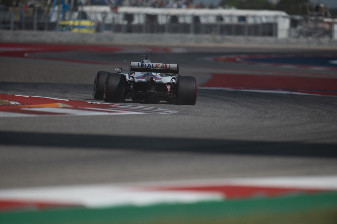 GP STATI UNITI, Nikita Mazepin (RUS) Haas F1 Team VF-21.
23.10.2021. Formula 1 World Championship, Rd 17, United States Grand Prix, Austin, Texas, USA, Qualifiche Day.
- www.xpbimages.com, EMail: requests@xpbimages.com © Copyright: Price / XPB Images