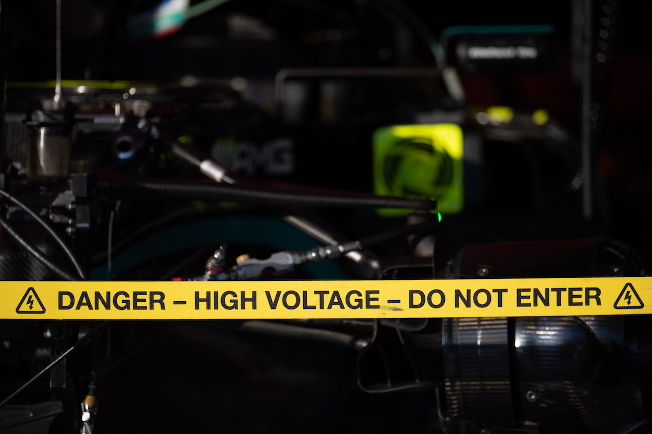 GP STATI UNITI, Mercedes AMG F1 - High Voltage warninng barrier.
23.10.2021. Formula 1 World Championship, Rd 17, United States Grand Prix, Austin, Texas, USA, Qualifiche Day.
- www.xpbimages.com, EMail: requests@xpbimages.com © Copyright: Price / XPB Images