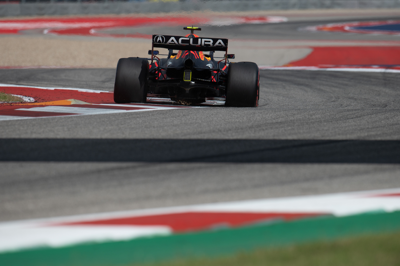 GP STATI UNITI, Sergio Perez (MEX) Red Bull Racing RB16B.
23.10.2021. Formula 1 World Championship, Rd 17, United States Grand Prix, Austin, Texas, USA, Qualifiche Day.
- www.xpbimages.com, EMail: requests@xpbimages.com © Copyright: Price / XPB Images