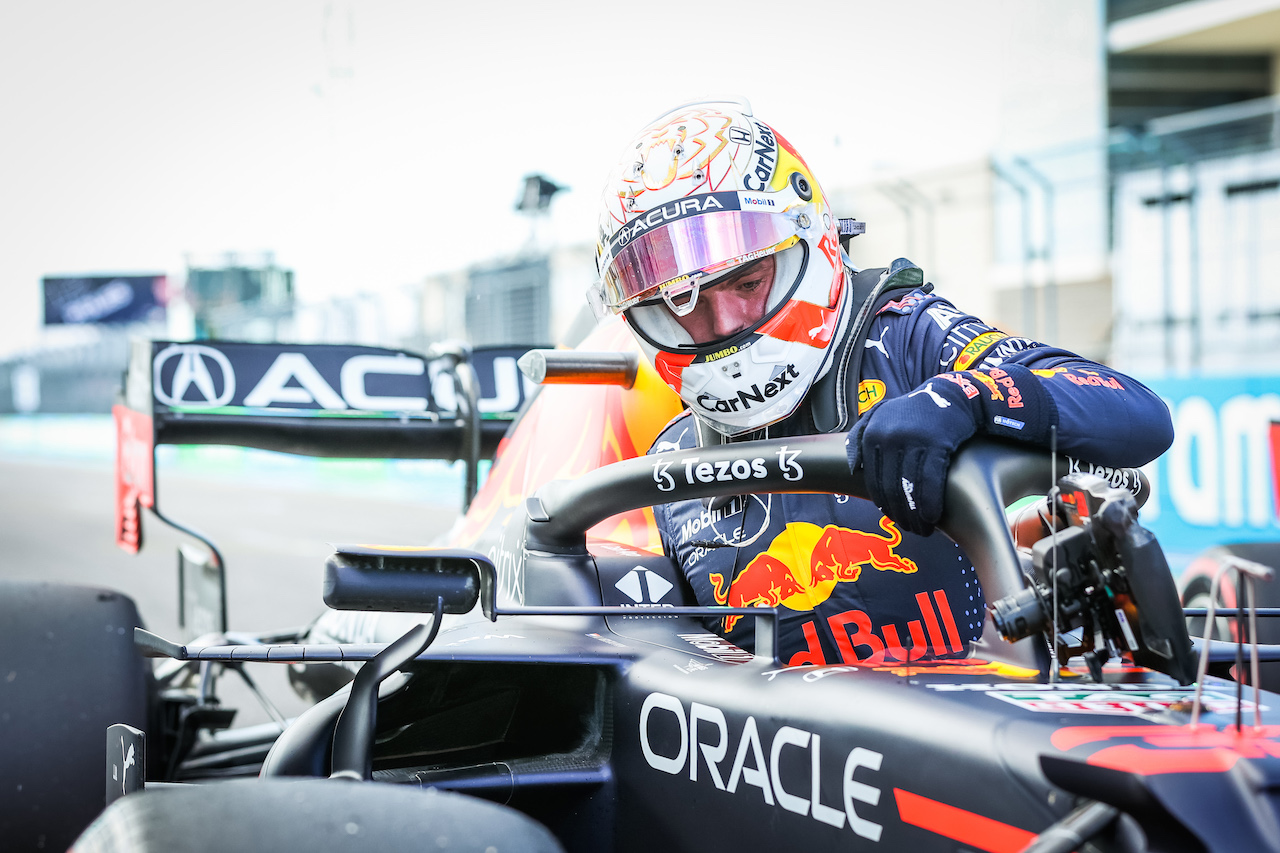 GP STATI UNITI, Pole sitter Max Verstappen (NLD) Red Bull Racing RB16B in qualifying parc ferme.
23.10.2021. Formula 1 World Championship, Rd 17, United States Grand Prix, Austin, Texas, USA, Qualifiche Day.
- www.xpbimages.com, EMail: requests@xpbimages.com © Copyright: FIA Pool Image for Editorial Use Only