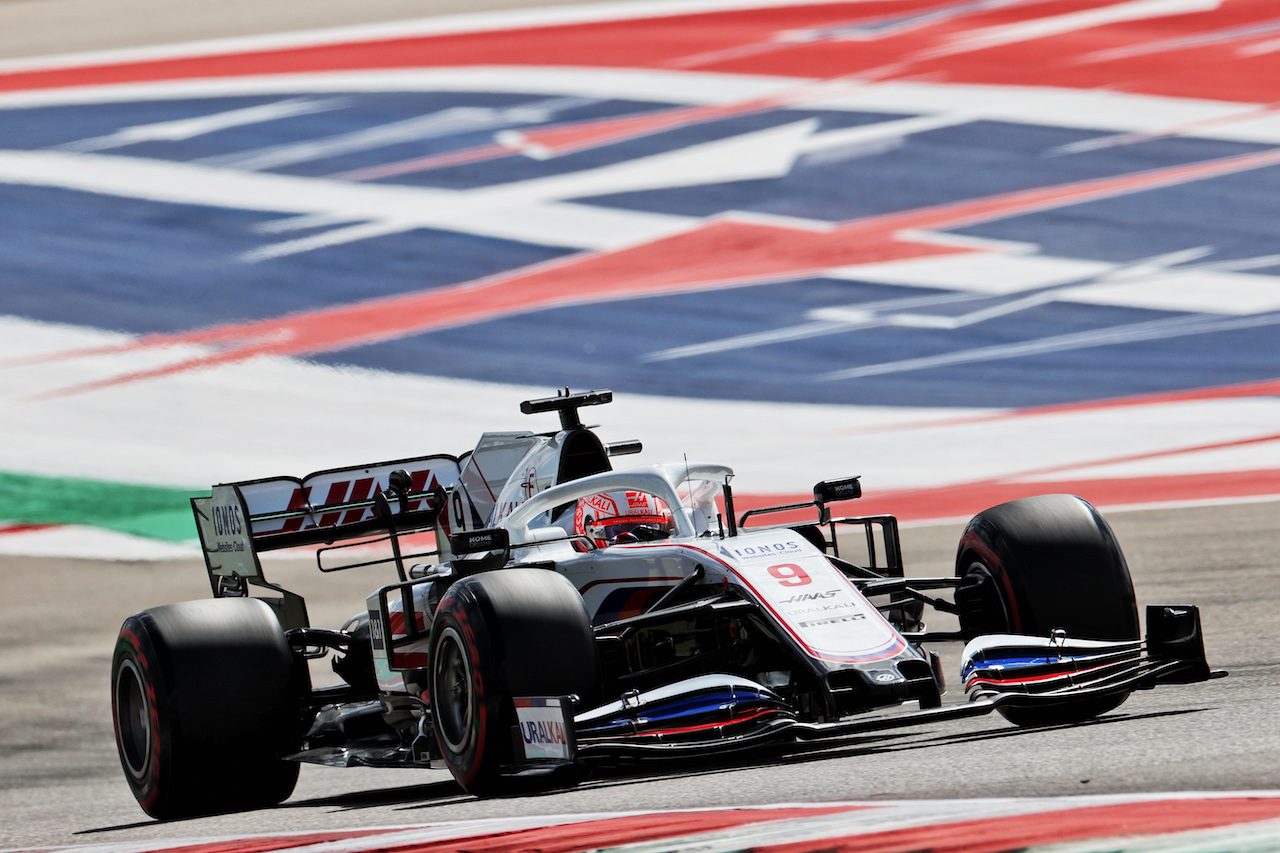 GP STATI UNITI, Nikita Mazepin (RUS) Haas F1 Team VF-21.
23.10.2021. Formula 1 World Championship, Rd 17, United States Grand Prix, Austin, Texas, USA, Qualifiche Day.
- www.xpbimages.com, EMail: requests@xpbimages.com © Copyright: Batchelor / XPB Images