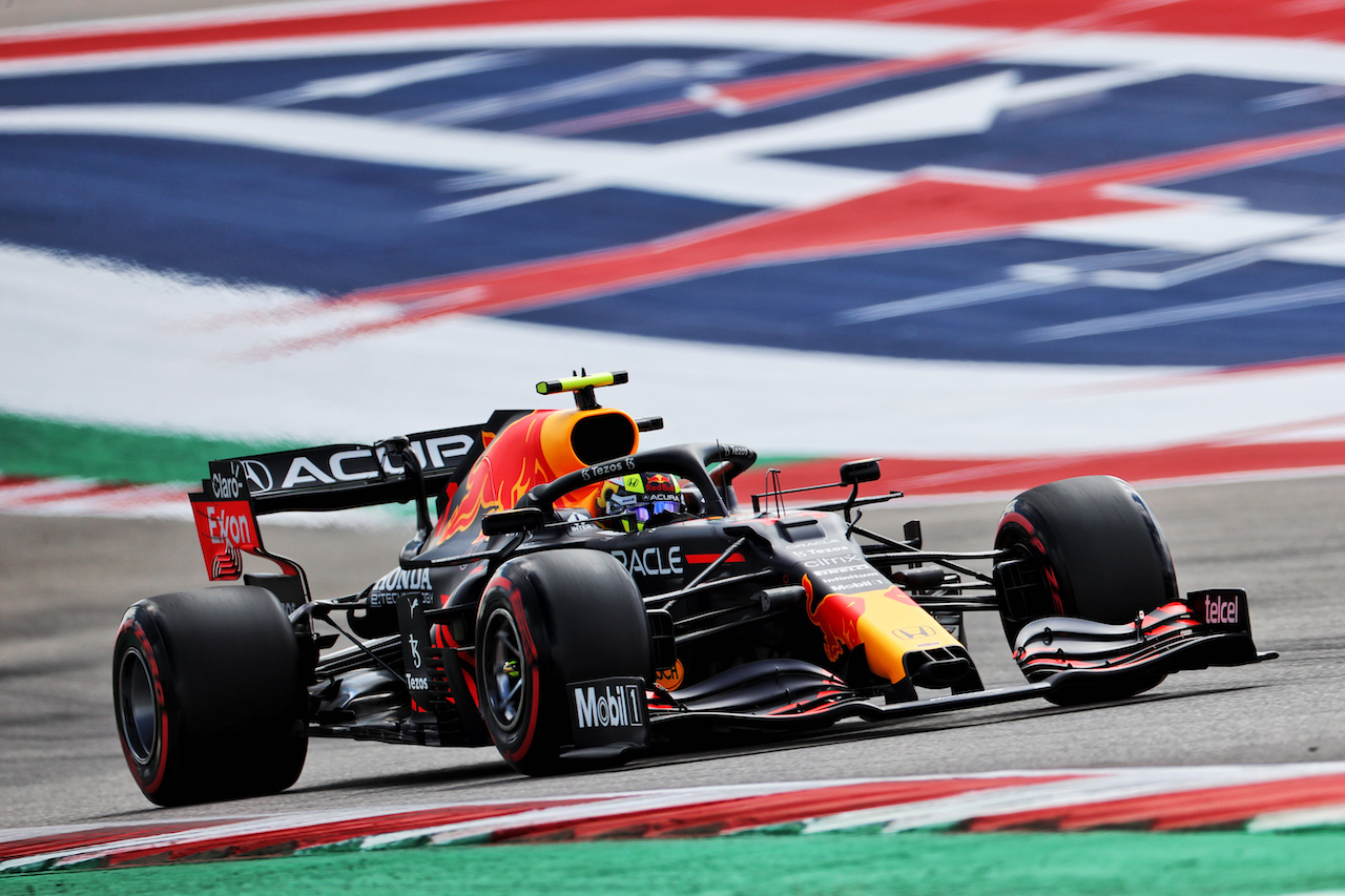 GP STATI UNITI, Sergio Perez (MEX) Red Bull Racing RB16B.
23.10.2021. Formula 1 World Championship, Rd 17, United States Grand Prix, Austin, Texas, USA, Qualifiche Day.
- www.xpbimages.com, EMail: requests@xpbimages.com © Copyright: Batchelor / XPB Images