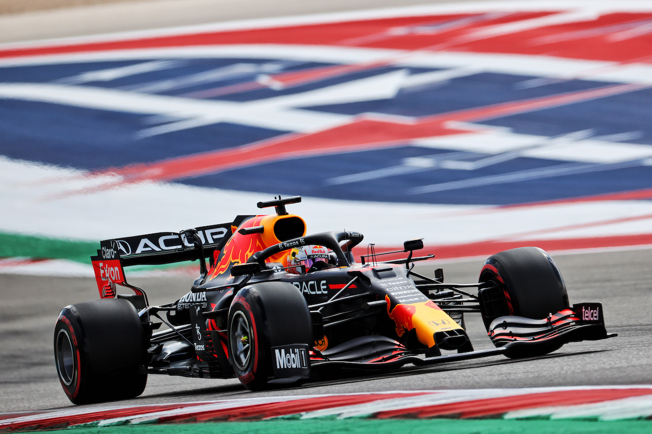 GP STATI UNITI, Max Verstappen (NLD) Red Bull Racing RB16B.
23.10.2021. Formula 1 World Championship, Rd 17, United States Grand Prix, Austin, Texas, USA, Qualifiche Day.
- www.xpbimages.com, EMail: requests@xpbimages.com © Copyright: Batchelor / XPB Images