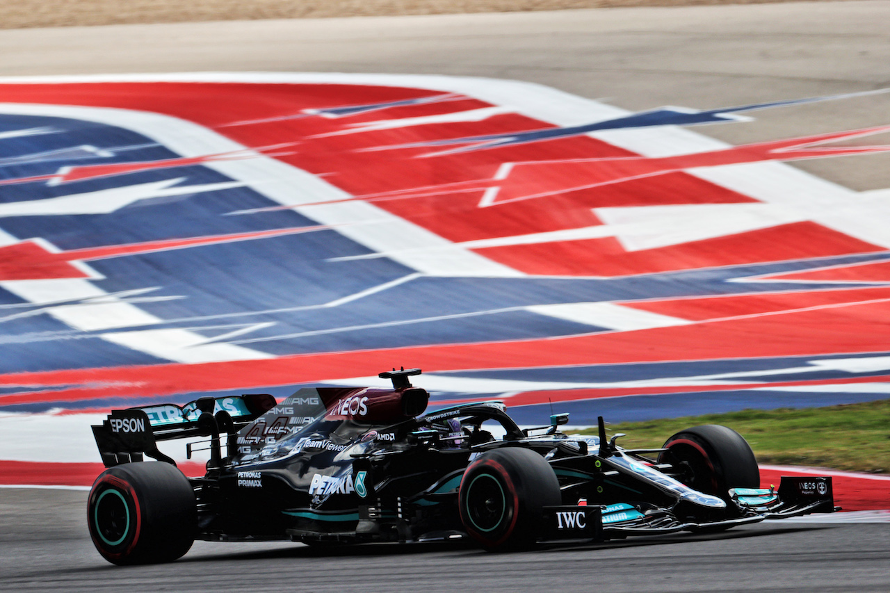 GP STATI UNITI, Lewis Hamilton (GBR) Mercedes AMG F1 W12.
23.10.2021. Formula 1 World Championship, Rd 17, United States Grand Prix, Austin, Texas, USA, Qualifiche Day.
- www.xpbimages.com, EMail: requests@xpbimages.com © Copyright: Batchelor / XPB Images