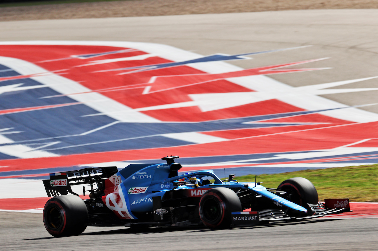 GP STATI UNITI, Fernando Alonso (ESP) Alpine F1 Team A521.
23.10.2021. Formula 1 World Championship, Rd 17, United States Grand Prix, Austin, Texas, USA, Qualifiche Day.
- www.xpbimages.com, EMail: requests@xpbimages.com © Copyright: Batchelor / XPB Images