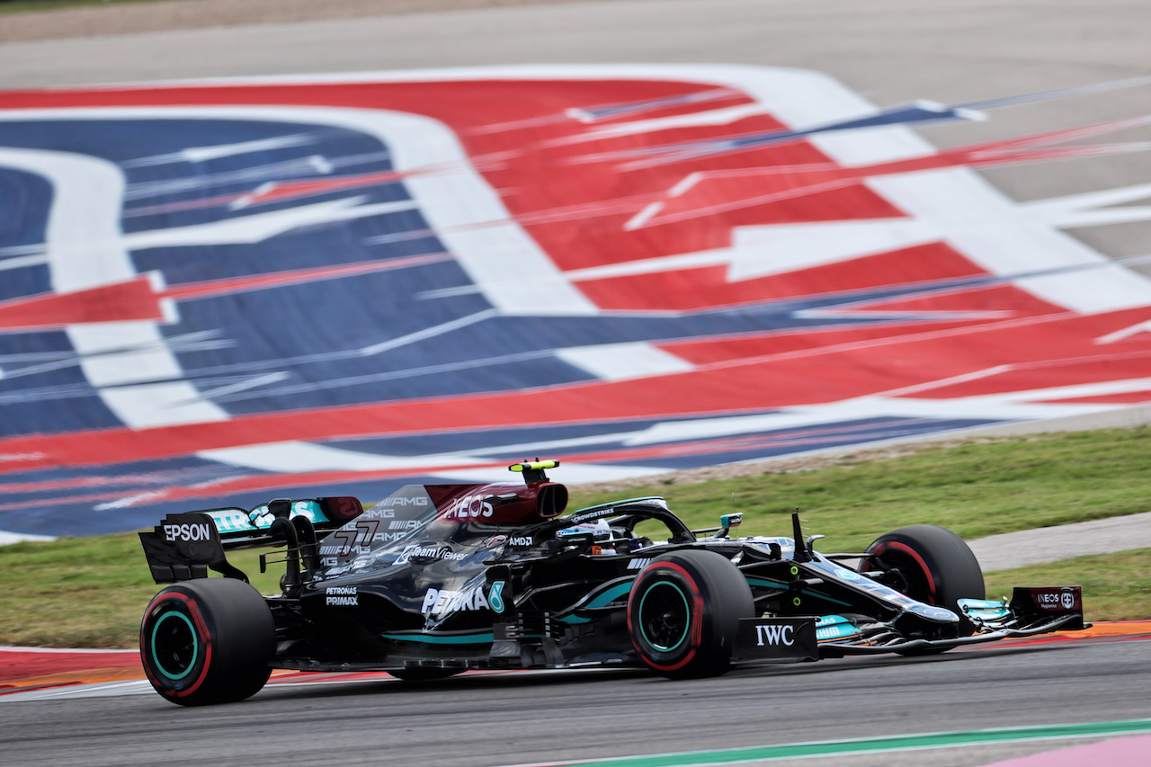 GP STATI UNITI, Valtteri Bottas (FIN) Mercedes AMG F1 W12.
23.10.2021. Formula 1 World Championship, Rd 17, United States Grand Prix, Austin, Texas, USA, Qualifiche Day.
- www.xpbimages.com, EMail: requests@xpbimages.com © Copyright: Batchelor / XPB Images