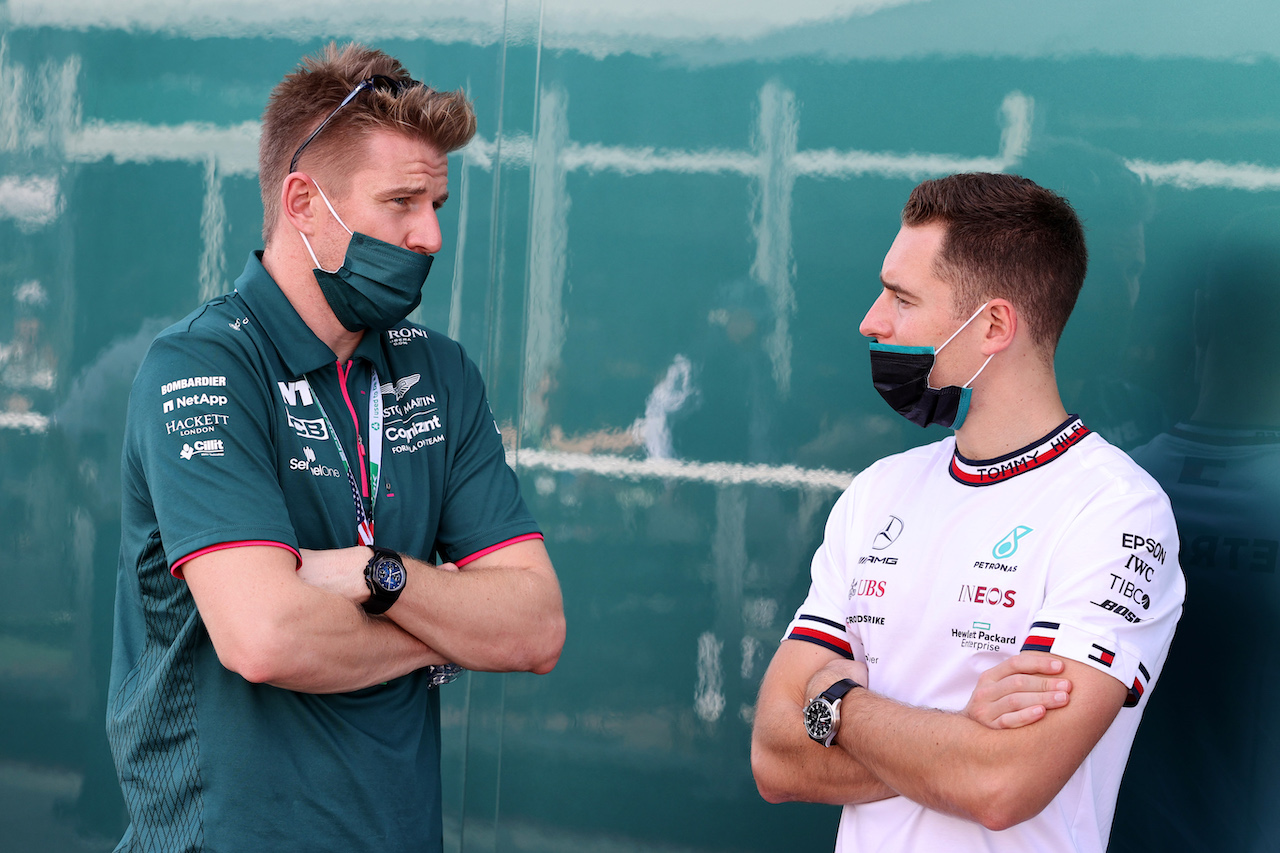 GP STATI UNITI, (L to R): Nico Hulkenberg (GER) Aston Martin F1 Team Reserve Driver with Stoffel Vandoorne (BEL) Mercedes AMG F1 Reserve Driver.
23.10.2021. Formula 1 World Championship, Rd 17, United States Grand Prix, Austin, Texas, USA, Qualifiche Day.
- www.xpbimages.com, EMail: requests@xpbimages.com © Copyright: Moy / XPB Images