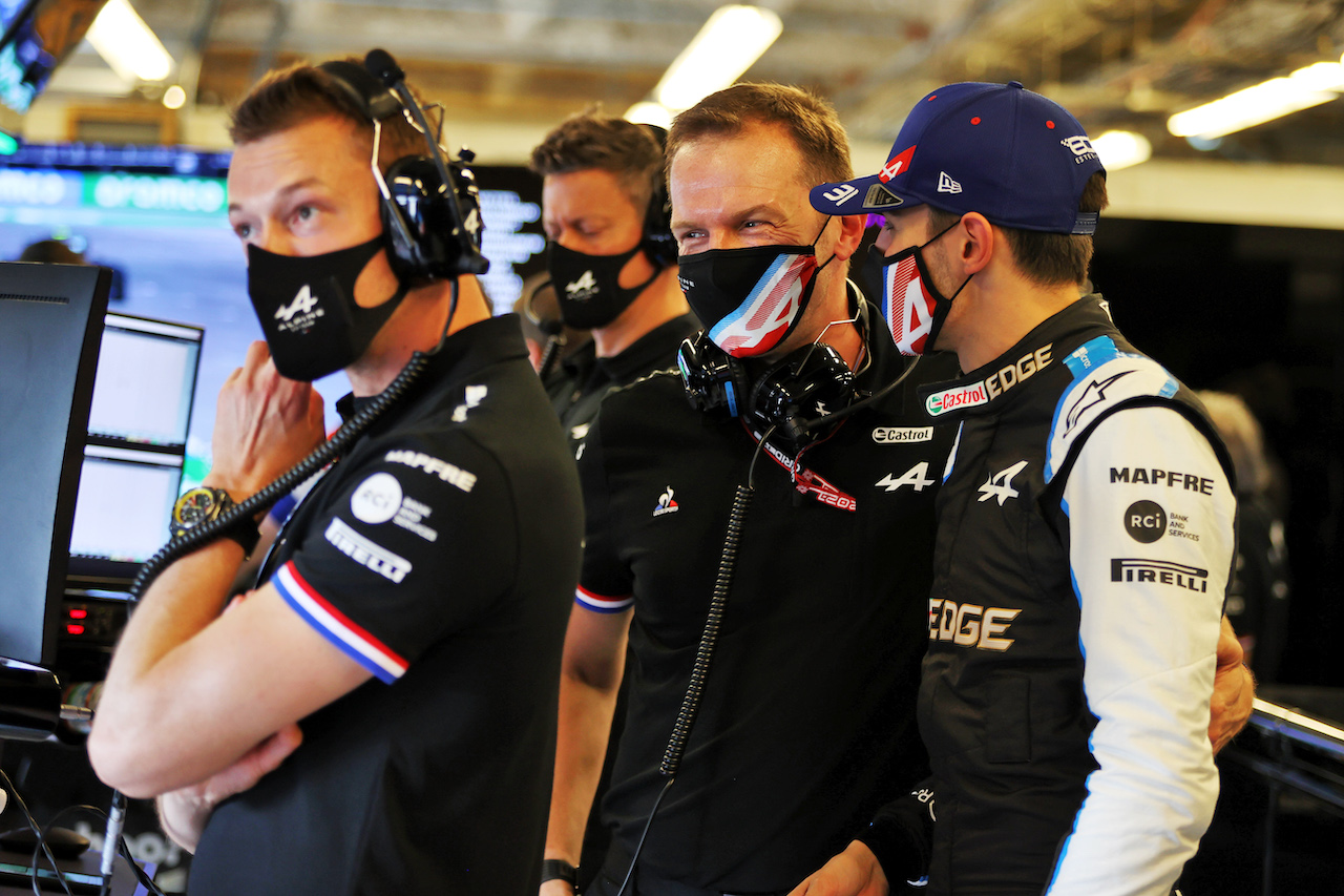 GP STATI UNITI, Laurent Rossi (FRA) Alpine Chief Executive Officer with Esteban Ocon (FRA) Alpine F1 Team.
23.10.2021. Formula 1 World Championship, Rd 17, United States Grand Prix, Austin, Texas, USA, Qualifiche Day.
- www.xpbimages.com, EMail: requests@xpbimages.com © Copyright: Moy / XPB Images