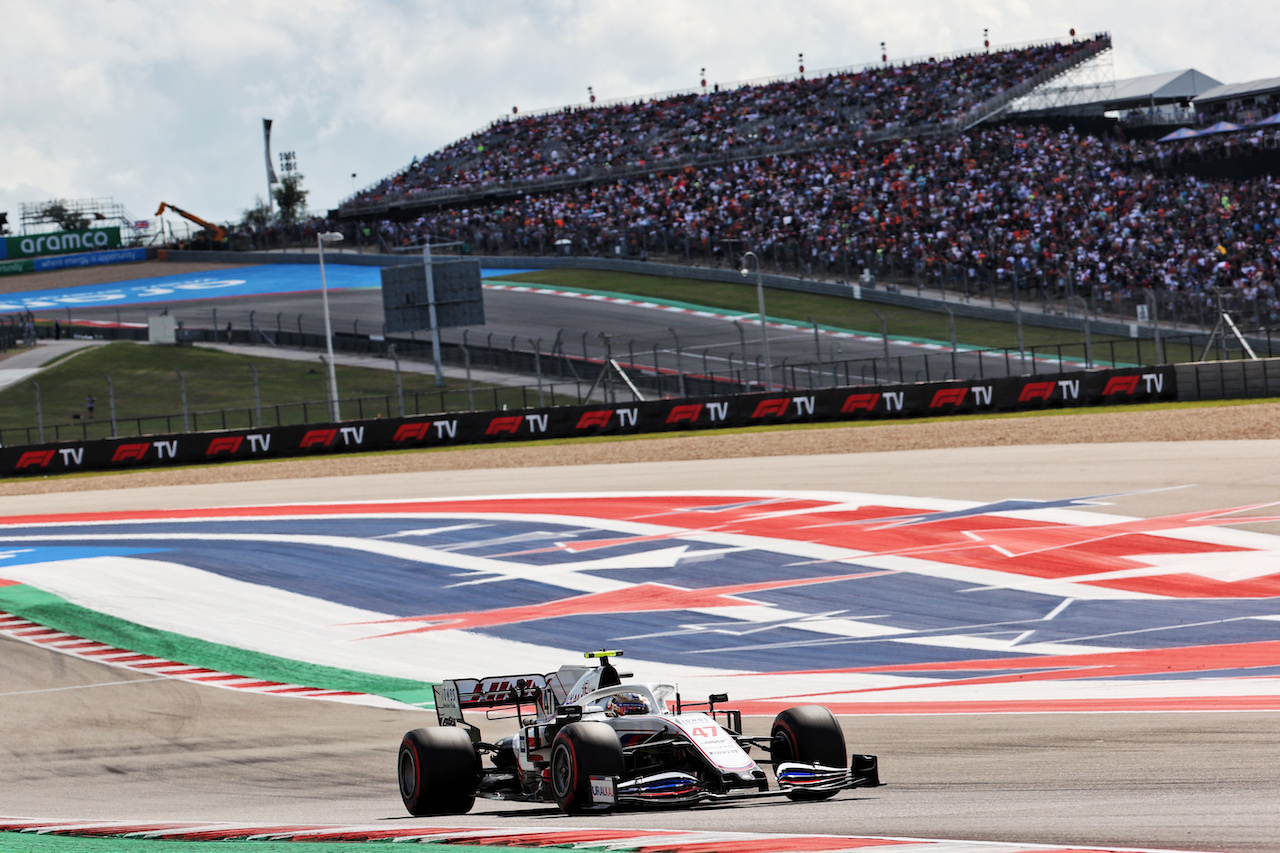 GP STATI UNITI, Mick Schumacher (GER) Haas VF-21.
23.10.2021. Formula 1 World Championship, Rd 17, United States Grand Prix, Austin, Texas, USA, Qualifiche Day.
- www.xpbimages.com, EMail: requests@xpbimages.com © Copyright: Batchelor / XPB Images