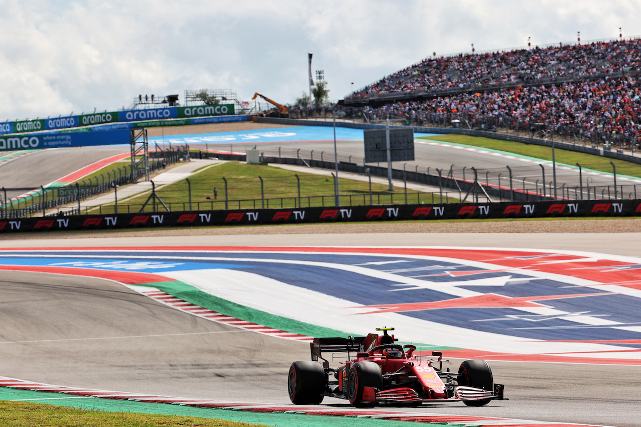 GP STATI UNITI, Carlos Sainz Jr (ESP) Ferrari SF-21.
23.10.2021. Formula 1 World Championship, Rd 17, United States Grand Prix, Austin, Texas, USA, Qualifiche Day.
- www.xpbimages.com, EMail: requests@xpbimages.com © Copyright: Batchelor / XPB Images