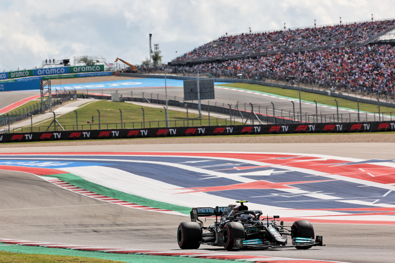 GP STATI UNITI, Valtteri Bottas (FIN) Mercedes AMG F1 W12.
23.10.2021. Formula 1 World Championship, Rd 17, United States Grand Prix, Austin, Texas, USA, Qualifiche Day.
- www.xpbimages.com, EMail: requests@xpbimages.com © Copyright: Batchelor / XPB Images