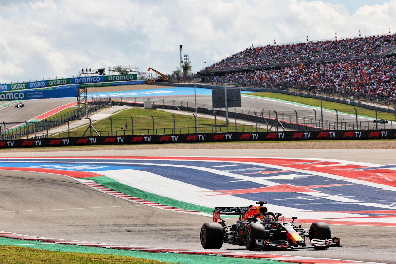 GP STATI UNITI, Max Verstappen (NLD) Red Bull Racing RB16B.
23.10.2021. Formula 1 World Championship, Rd 17, United States Grand Prix, Austin, Texas, USA, Qualifiche Day.
- www.xpbimages.com, EMail: requests@xpbimages.com © Copyright: Batchelor / XPB Images