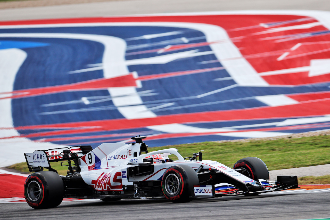 GP STATI UNITI, Nikita Mazepin (RUS) Haas F1 Team VF-21.
23.10.2021. Formula 1 World Championship, Rd 17, United States Grand Prix, Austin, Texas, USA, Qualifiche Day.
- www.xpbimages.com, EMail: requests@xpbimages.com © Copyright: Batchelor / XPB Images