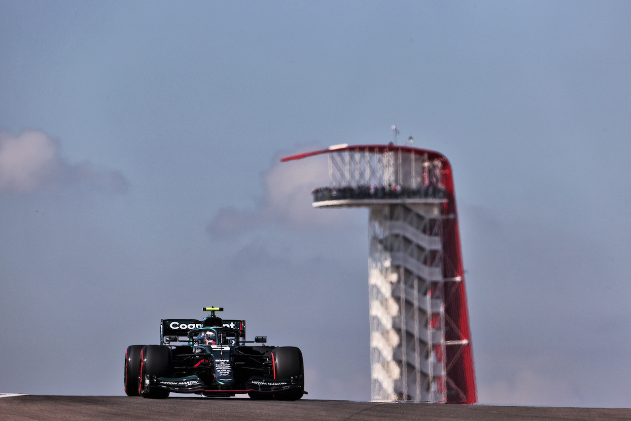 GP STATI UNITI, Sebastian Vettel (GER) Aston Martin F1 Team AMR21.
22.10.2021. Formula 1 World Championship, Rd 17, United States Grand Prix, Austin, Texas, USA, Practice Day.
- www.xpbimages.com, EMail: requests@xpbimages.com © Copyright: Batchelor / XPB Images