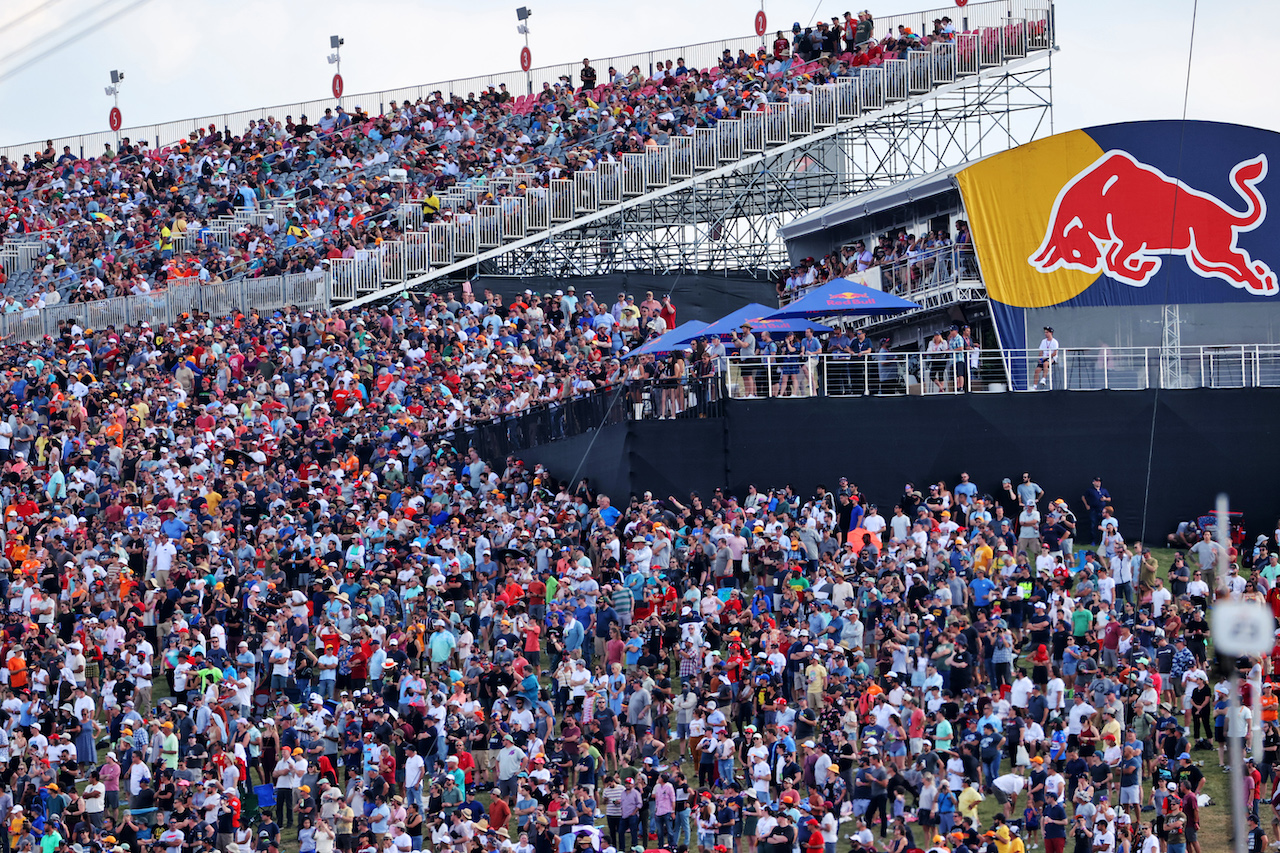 GP STATI UNITI, Circuit Atmosfera - fans.
22.10.2021. Formula 1 World Championship, Rd 17, United States Grand Prix, Austin, Texas, USA, Practice Day.
- www.xpbimages.com, EMail: requests@xpbimages.com © Copyright: Batchelor / XPB Images